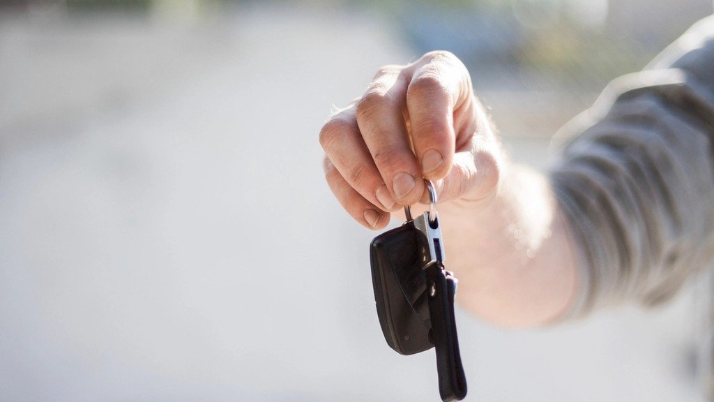 Entrega de llaves en el cambio de titularidad de un coche