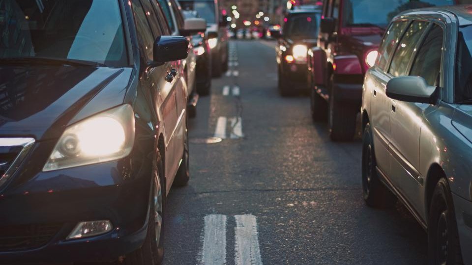 Coches en la carretera, relacionado con el informe de vehículo de la DGT